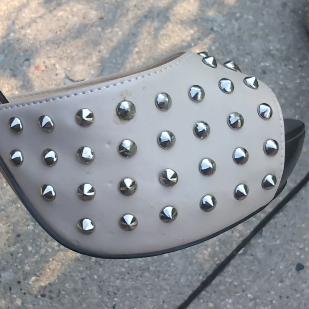 Rock & Republic Studded Heels Cream & Black Sz 9 - Picture 7 of 7